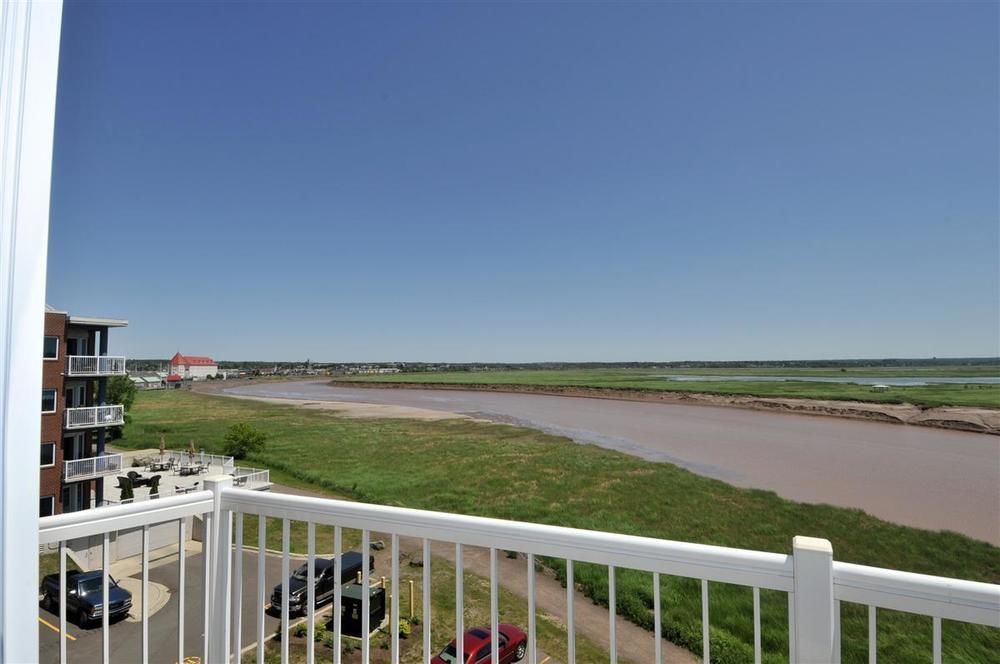 Premiere Suites Moncton Exterior photo