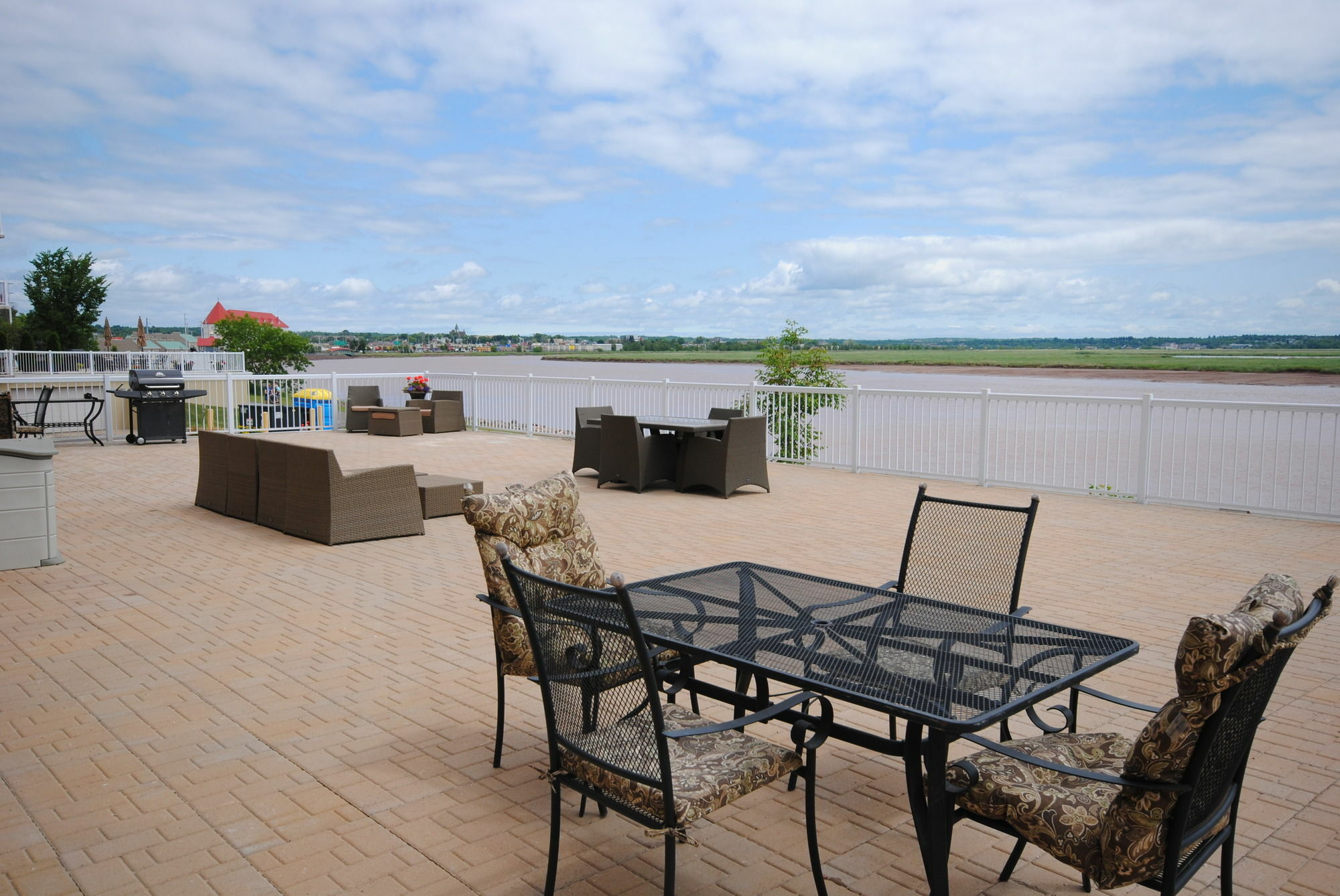 Premiere Suites Moncton Exterior photo